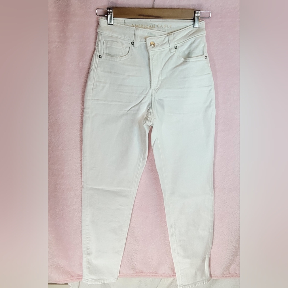 American Eagle Outfitters High Rise White Mom Jeans - Size 00 Short